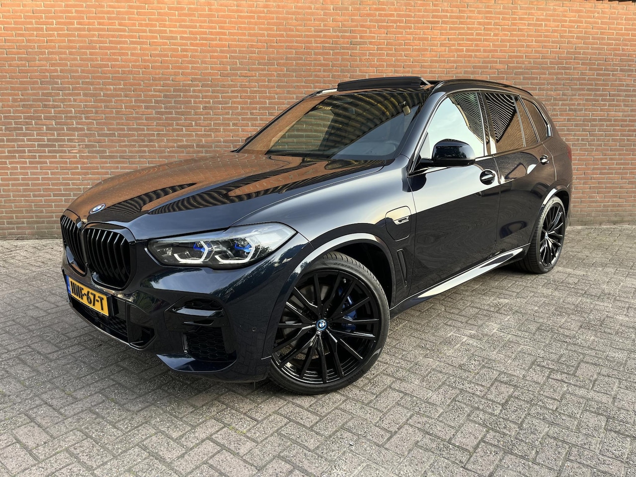 BMW X5 - xDrive45e High Executive M-Sport - 22inch - AutoWereld.nl