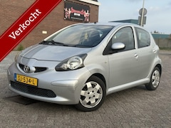 Toyota Aygo - 1.0-12V + AIRCO / ACHTSENSOR/ NIEUW APK
