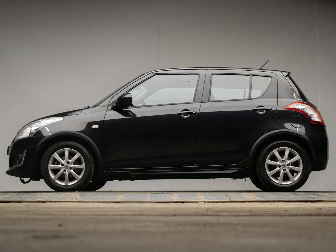 Suzuki Swift - 1.2 Dynamic EASSS Sport (AIRCO,CRUISE,BLUETHOOT,LED,SPORTSTOELEN,NIEUWE APK,LM VELGEN,NETT - AutoWereld.nl