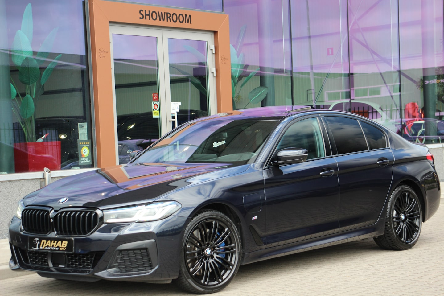 BMW 5-serie - 545e xDrive M-Sport | Schuifdak | 360 | Head Up | ACC | El.Trekhaak - AutoWereld.nl