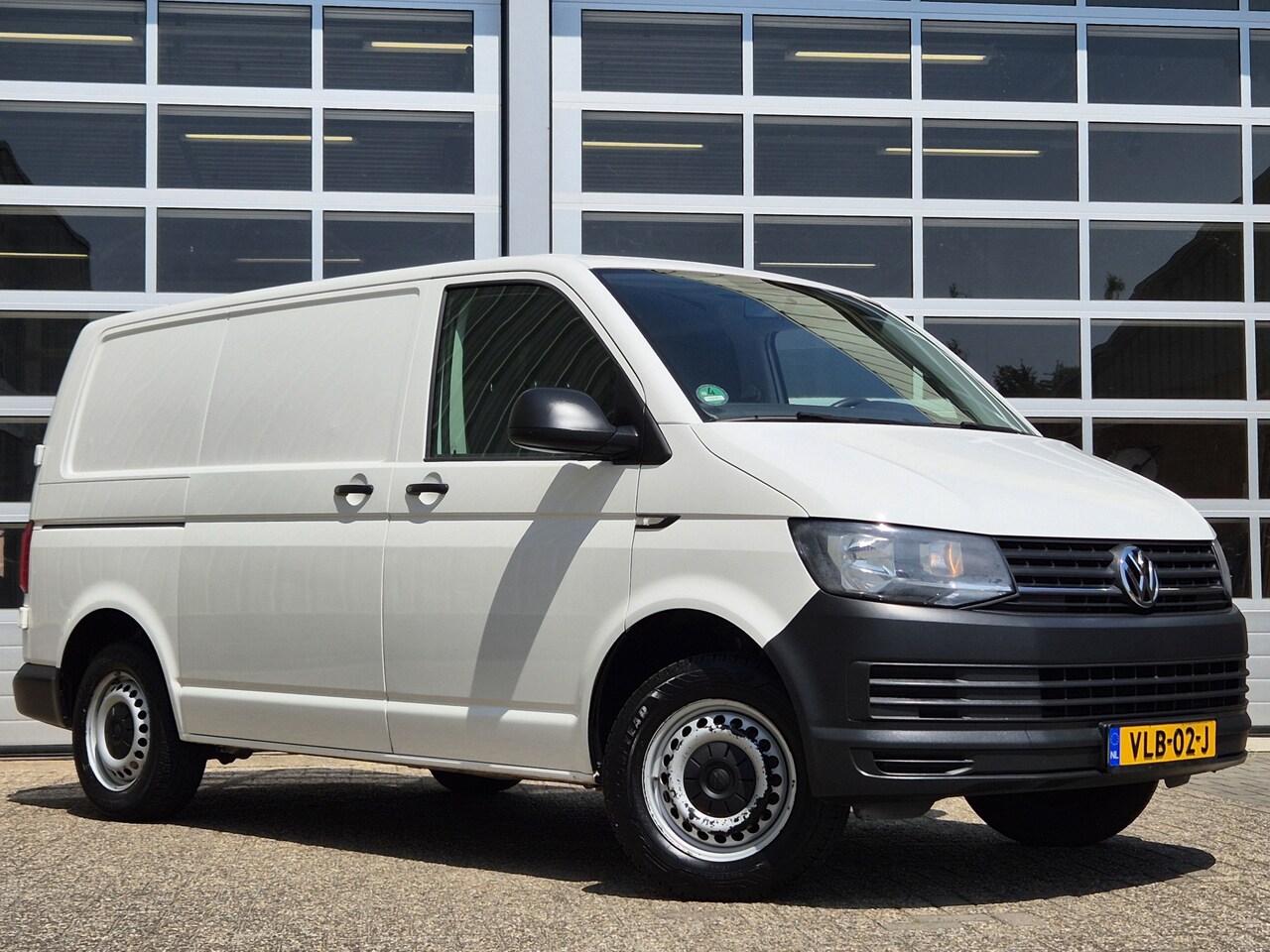 Volkswagen Transporter - 2.0 TDI 85Pk L1H1 | MARGE | CRUISE | AIRCO | TREKHAAK - AutoWereld.nl