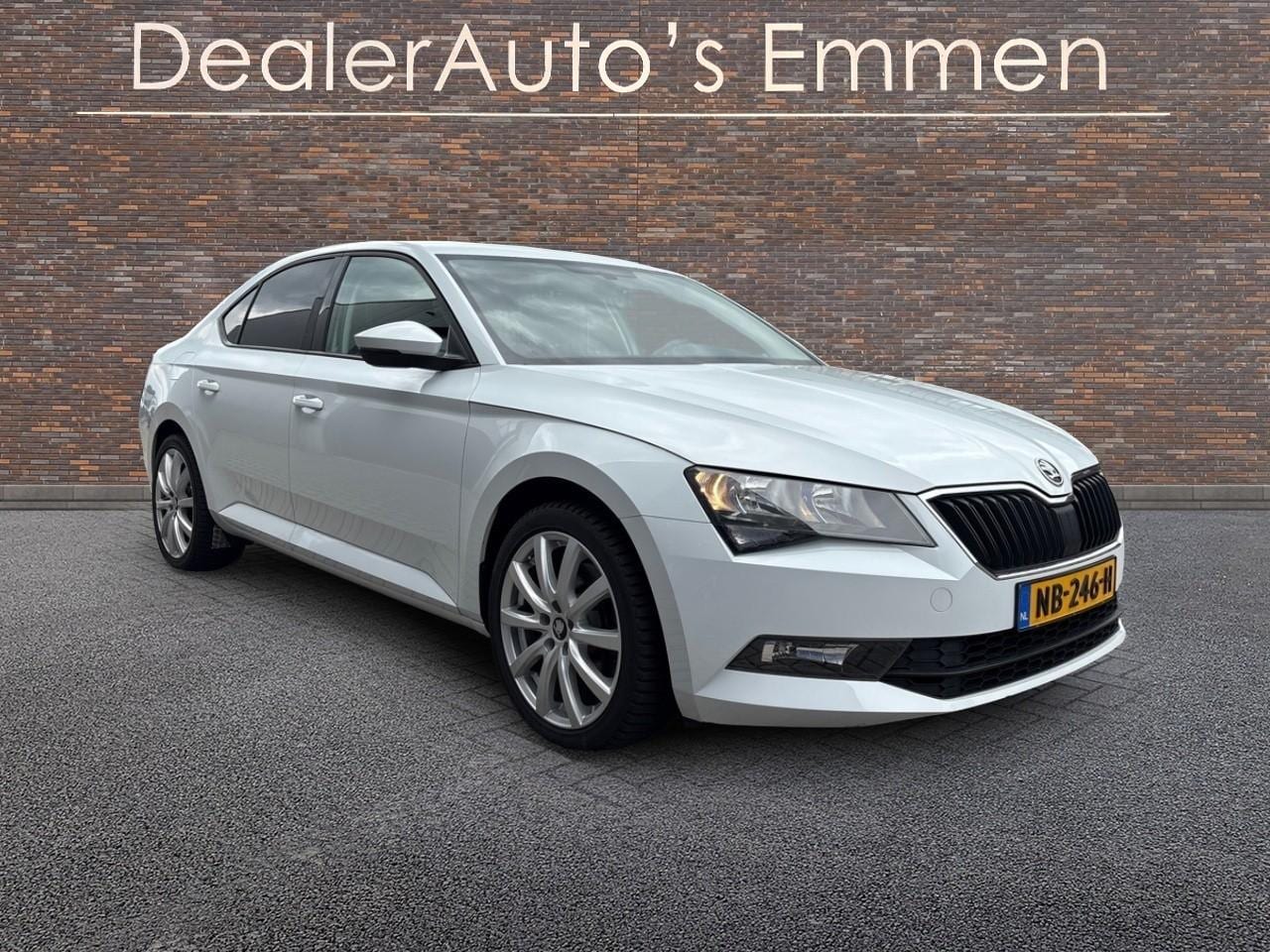 Skoda Superb - 1.4 TSI ECC LM VELGEN NAVIGATIE CRUISE - AutoWereld.nl