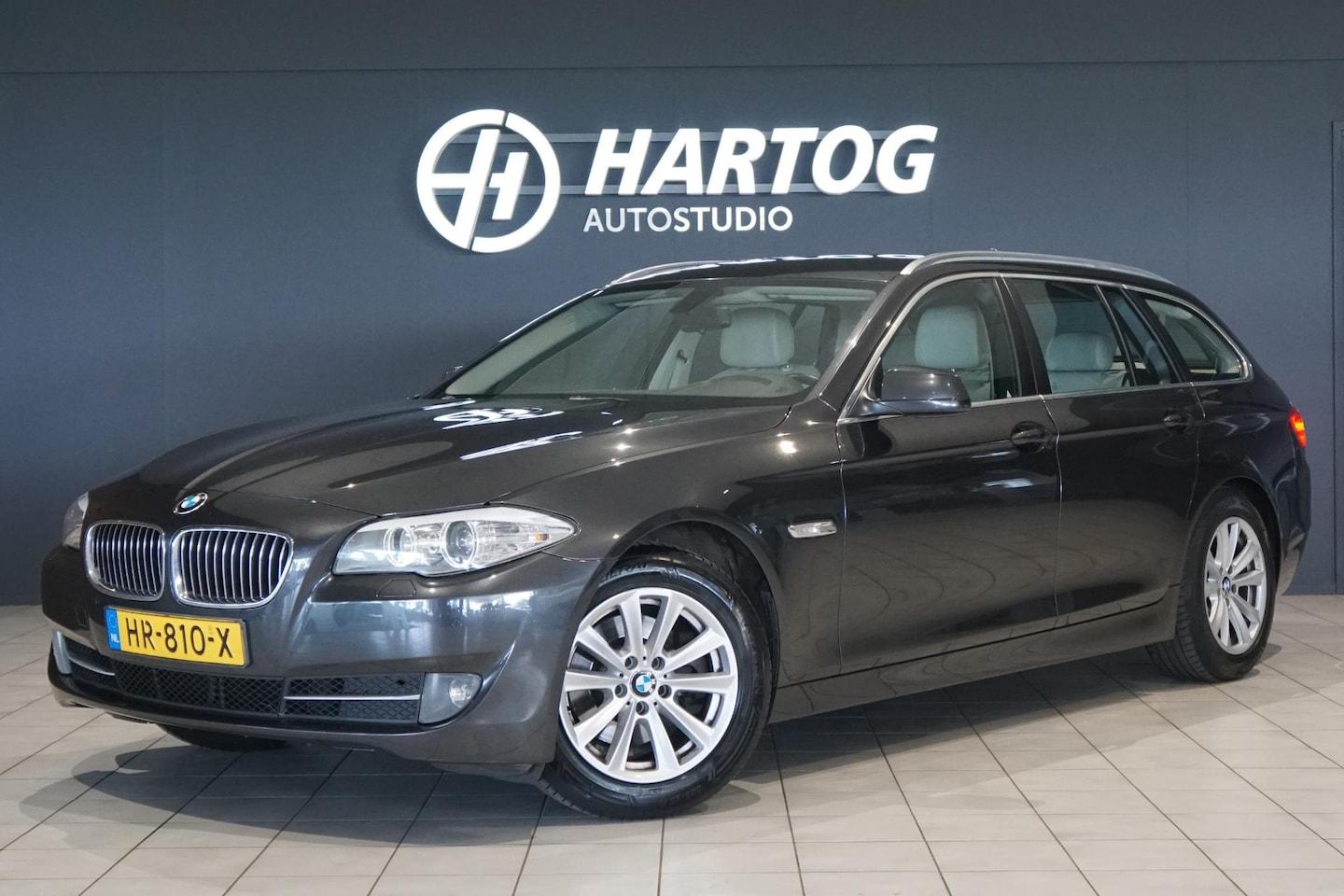 BMW 5-serie Touring - 520d Executive + LEDER / TREKHAAK - AutoWereld.nl