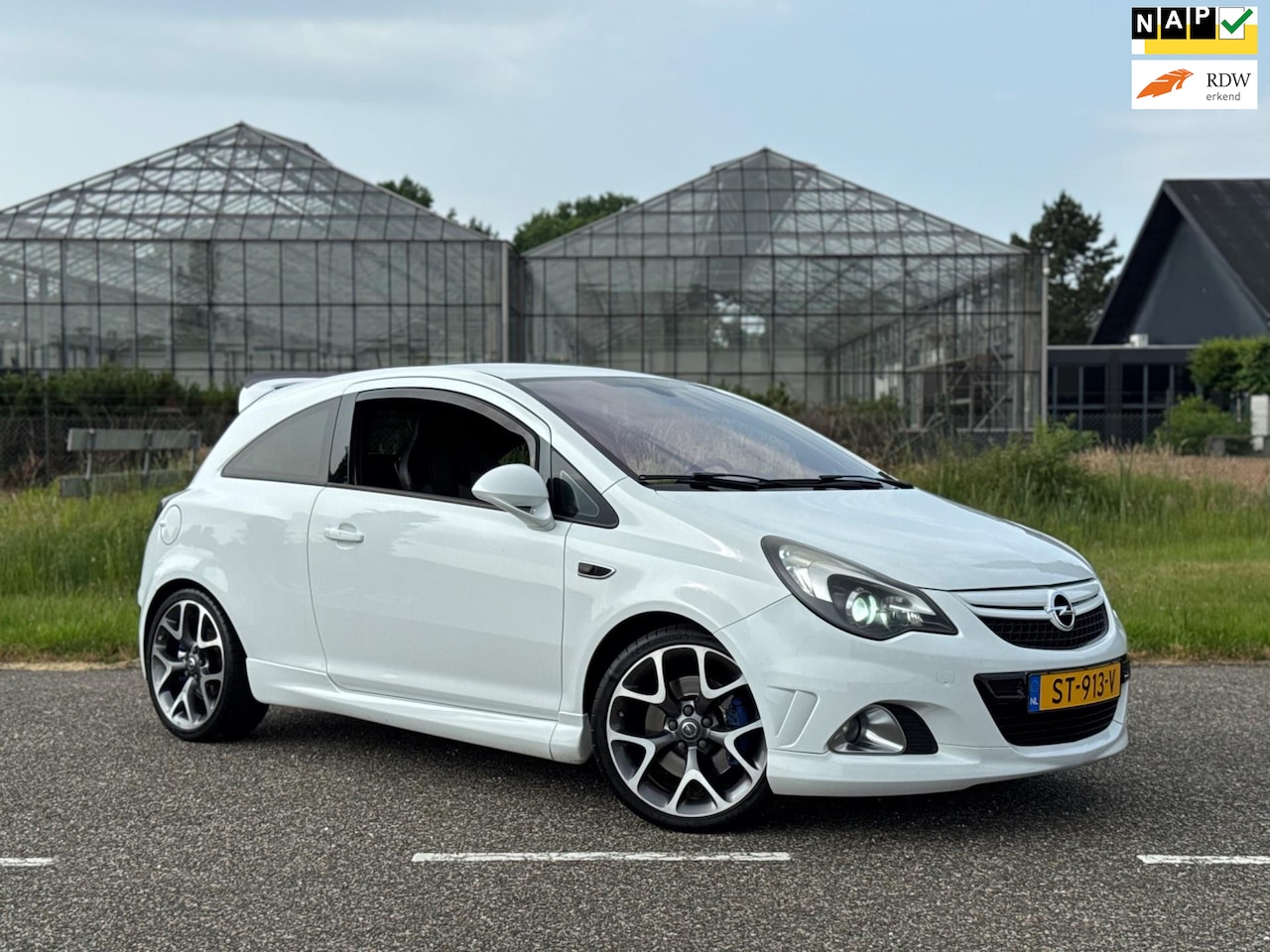 Opel Corsa - 1.6-16V Turbo OPC Xenon | Navi | Cruise | Recaro Schaalstoelen | Sterrenhemel - AutoWereld.nl