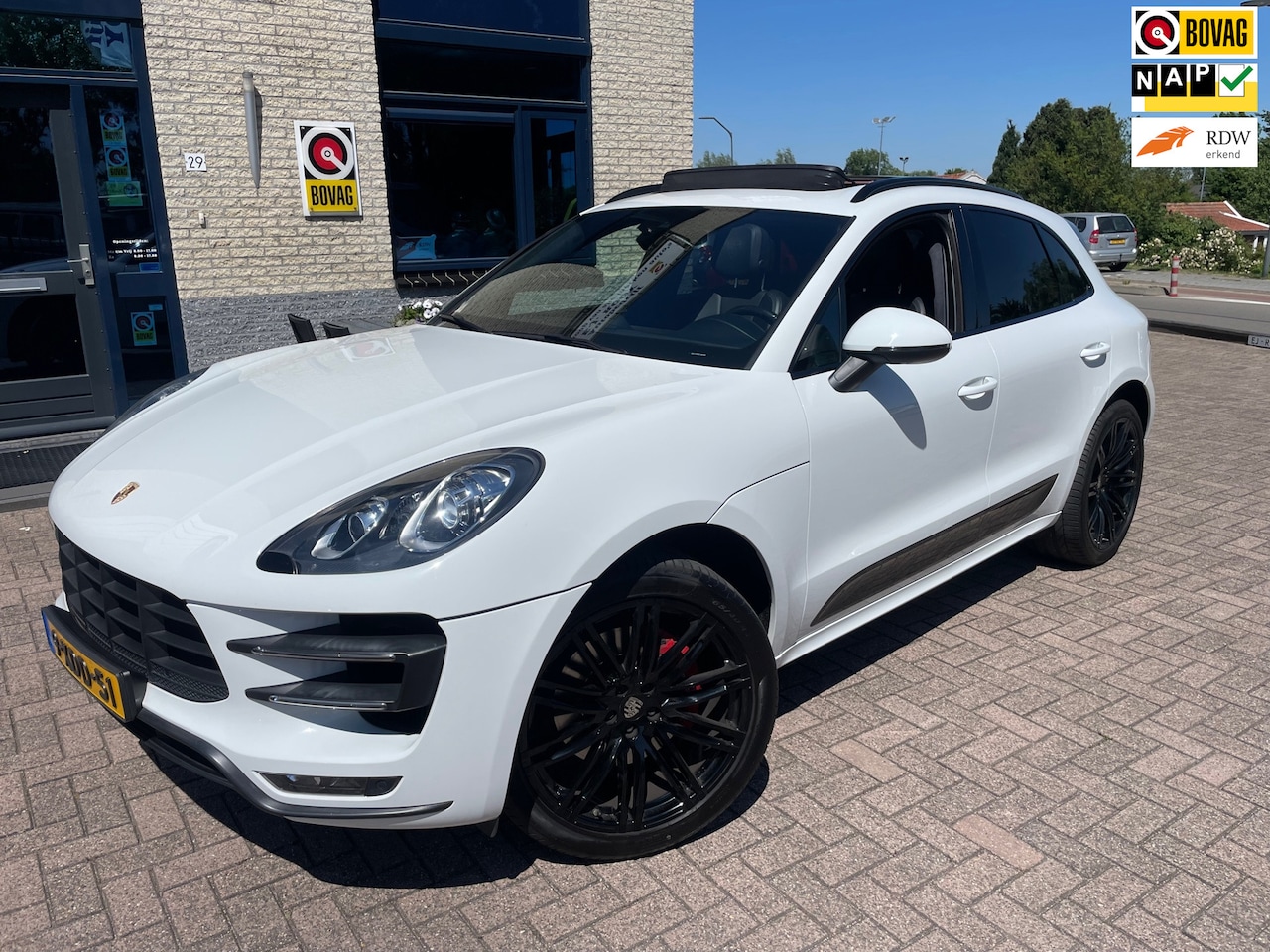 Porsche Macan - 3.6 Turbo-PANO-CARBON-MEMORY-BOSE-NAP - AutoWereld.nl