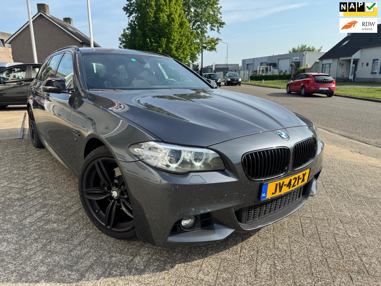 BMW 5-serie Touring - 520i Executive M-PACK AUTOMAAT, Xenon-LED, Alcantara - AutoWereld.nl