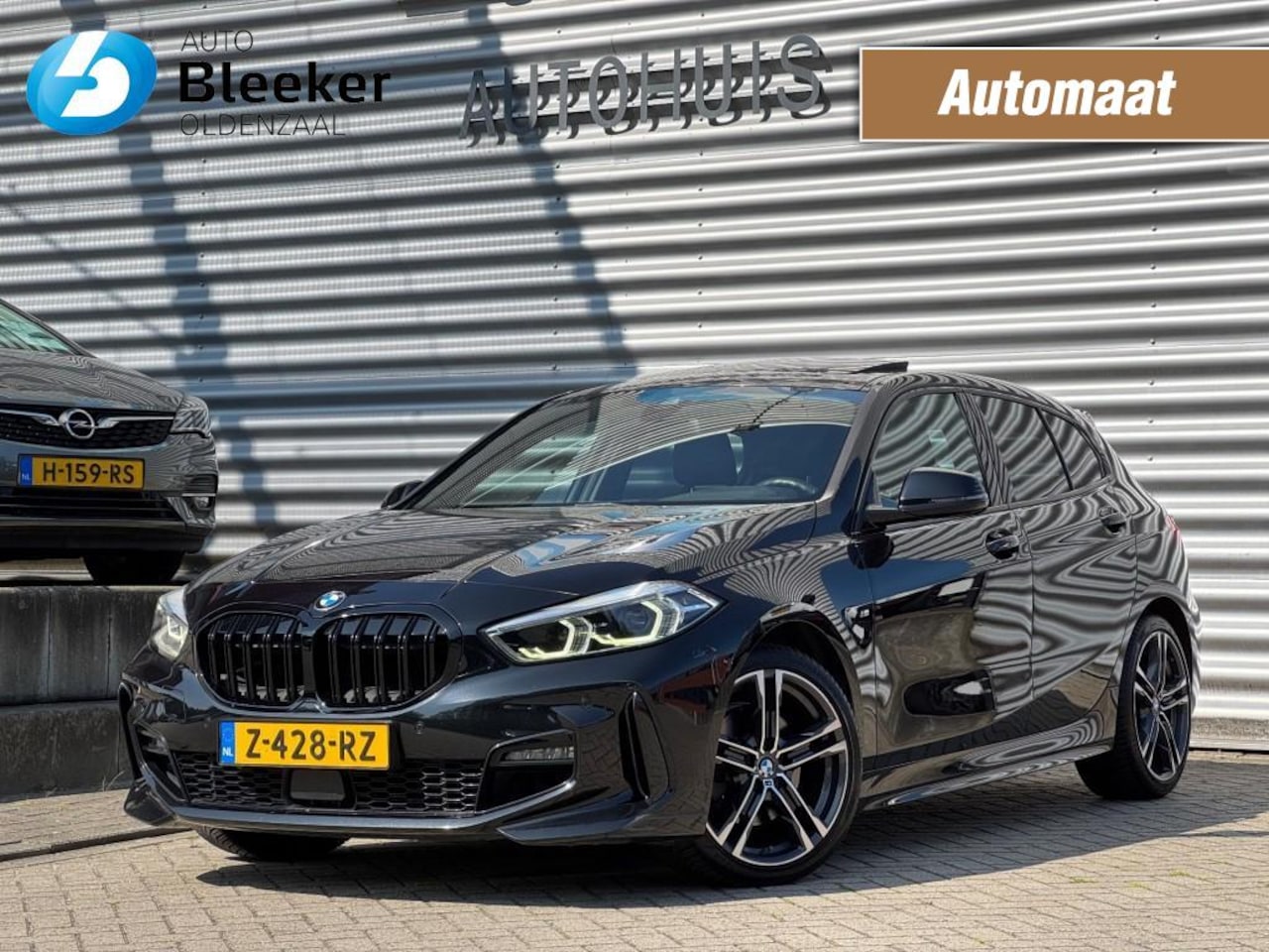 BMW 1-serie - 118I High Executive M Sport Shadow Pano Led - AutoWereld.nl