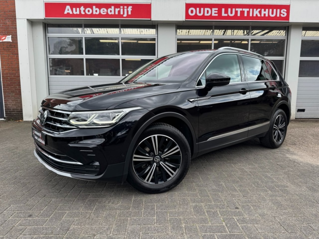 Volkswagen Tiguan - 1.5TSI 150PK DSG Elegance Camera ACC Carplay Navi - AutoWereld.nl