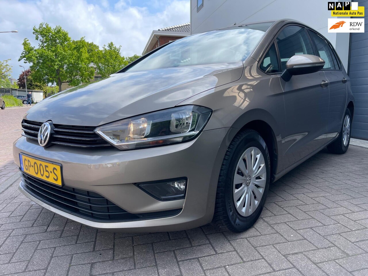 Volkswagen Golf Sportsvan - 1.2 TSI Easyline/Airco/Cruise-c/AUX/Dealer-onderhouden/2e Eigenaar/Start-stop - AutoWereld.nl