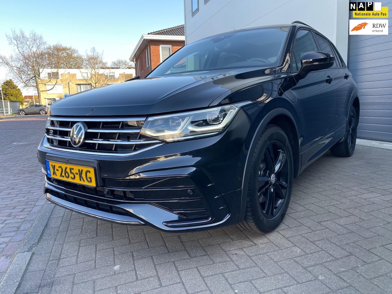Volkswagen Tiguan - 1.4 TSI eHybrid R-Line Black Edition/Business+/Pano/Leder/Volle opties - AutoWereld.nl