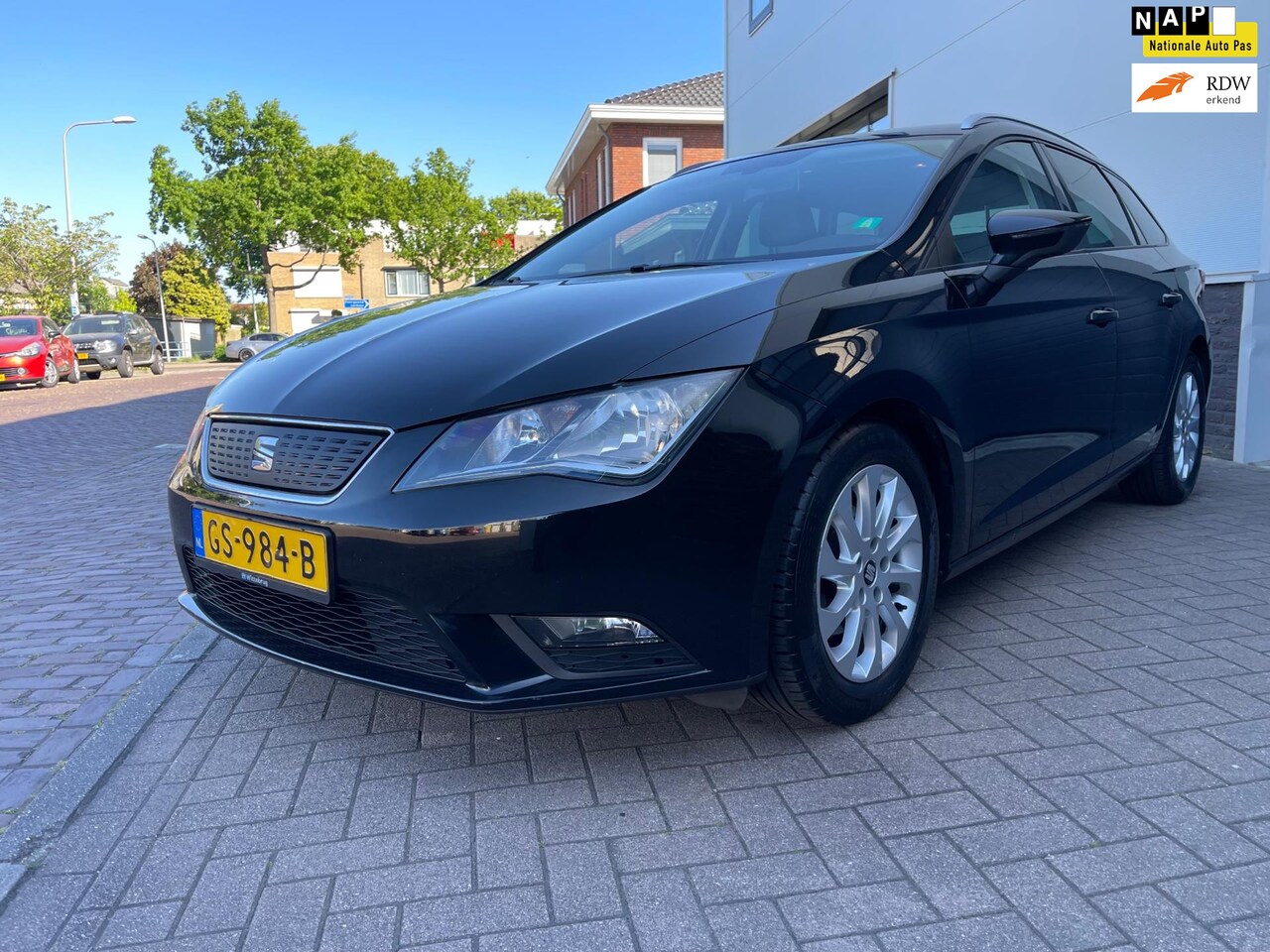 Seat Leon ST - 1.0 EcoTSI /Leder/Navi/Cruise-c/Climate-c/Dealer-onderhouden/PDC/Zomer+Winterbanden - AutoWereld.nl
