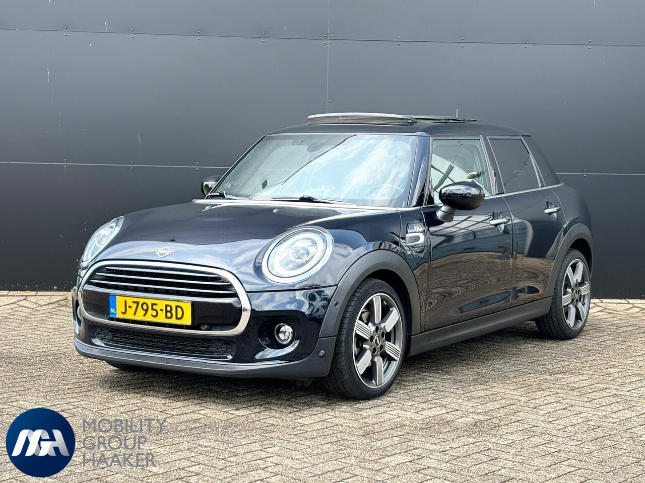 MINI Cooper - Mini 1.5 60 Years Edition | Automaat | Schuif-Kanteldak | Apple-Android | Lederen Bekledin - AutoWereld.nl