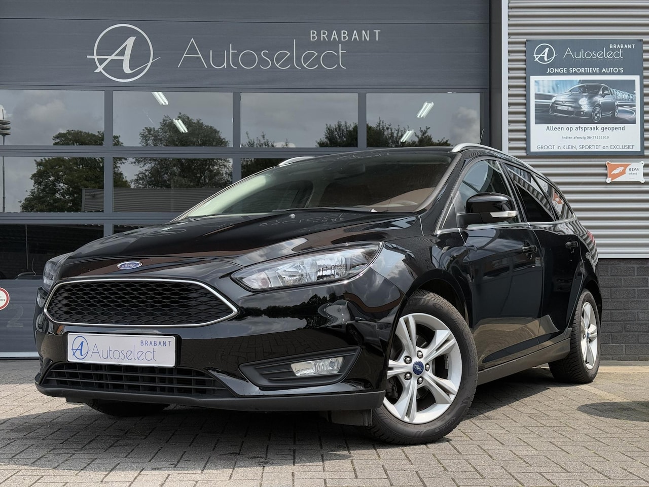 Ford Focus Wagon - 1.0 EcoBoost Titanium Airco Stoelvw 101pk - AutoWereld.nl