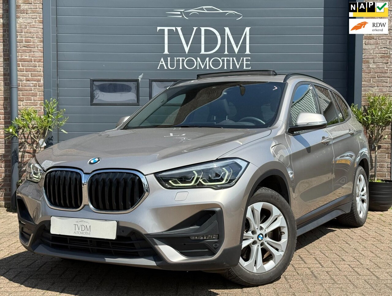 BMW X1 - XDrive25e Executive|PANO|NAVI|CAMERA|STOELVERW|CRUISE - AutoWereld.nl