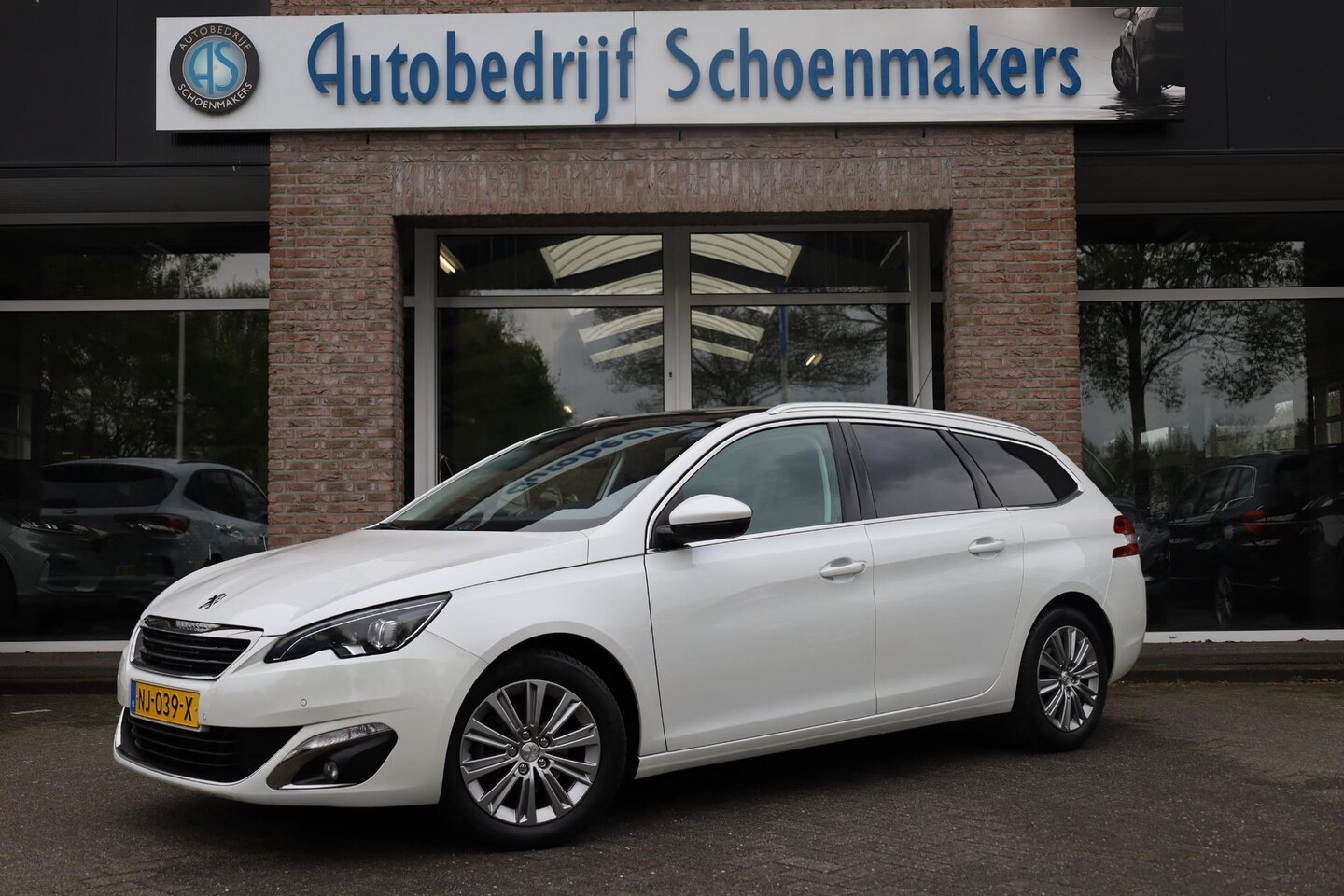 Peugeot 308 SW - 1.2 PureTech Allure CAMERA NAVI PANO DAB 2xPDC CRUISE LMV CLIMA KEYLESS NAP - AutoWereld.nl