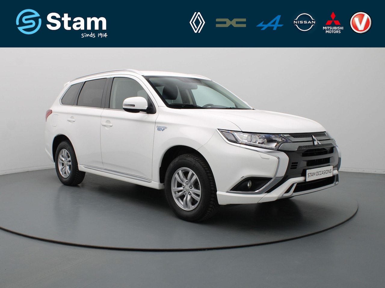 Mitsubishi Outlander - 2.4 PHEV Pure Camera | Climate | Cruise | Parkeersens. achter | Trekhaak - AutoWereld.nl