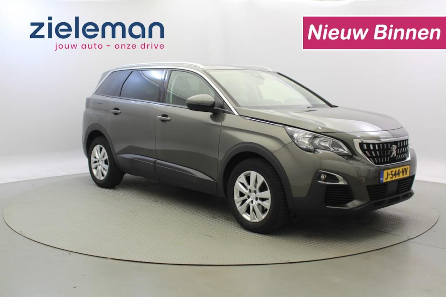 Peugeot 5008 - 1.2 PureTech Executive 7 Persoons - Carplay, Trekhaak - AutoWereld.nl