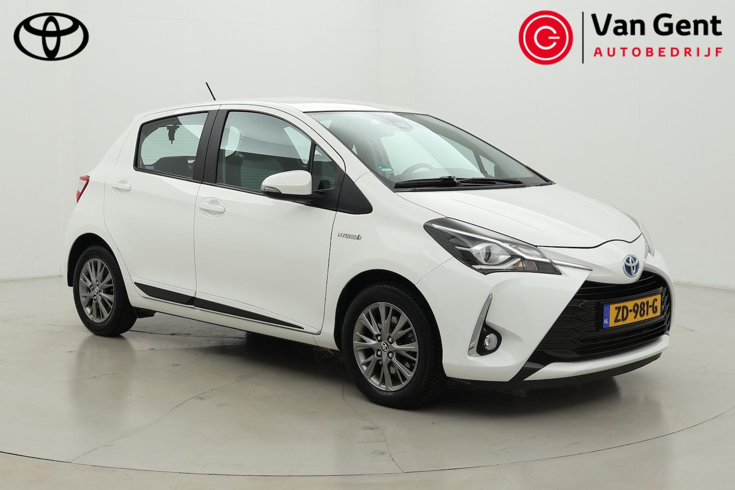 Toyota Yaris - 1.5 Hybrid Design Sport | Navigatie | Cruise | Clima | Camera | 15 inch | Rijstrooksensor - AutoWereld.nl