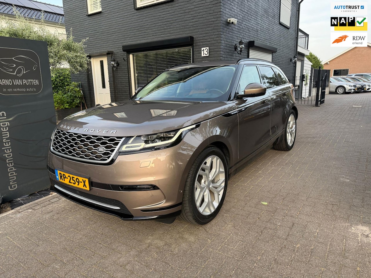 Land Rover Range Rover Velar - 2.0 I4 AWD R-Dynamic HSE Panoramadak - AutoWereld.nl