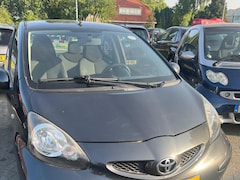 Toyota Aygo - 1.0-12V + AUTOMAAT nieuwe koppeling, uitlaat wiellagers apk