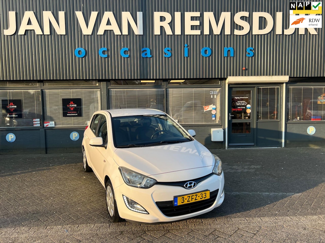 Hyundai i20 - 1.2i Business Edition bj 2013 120635 km airco - AutoWereld.nl