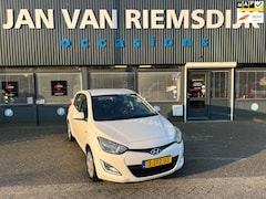 Hyundai i20 - 1.2i Business Edition bj 2013 120635 km airco