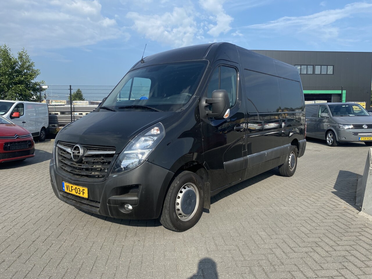 Opel Movano - 2.3T 136Pk 3Pers. L2H3 CARPLAY | DAB+ | NAVI | CRUISE | TREKHAAK | PDC - AutoWereld.nl