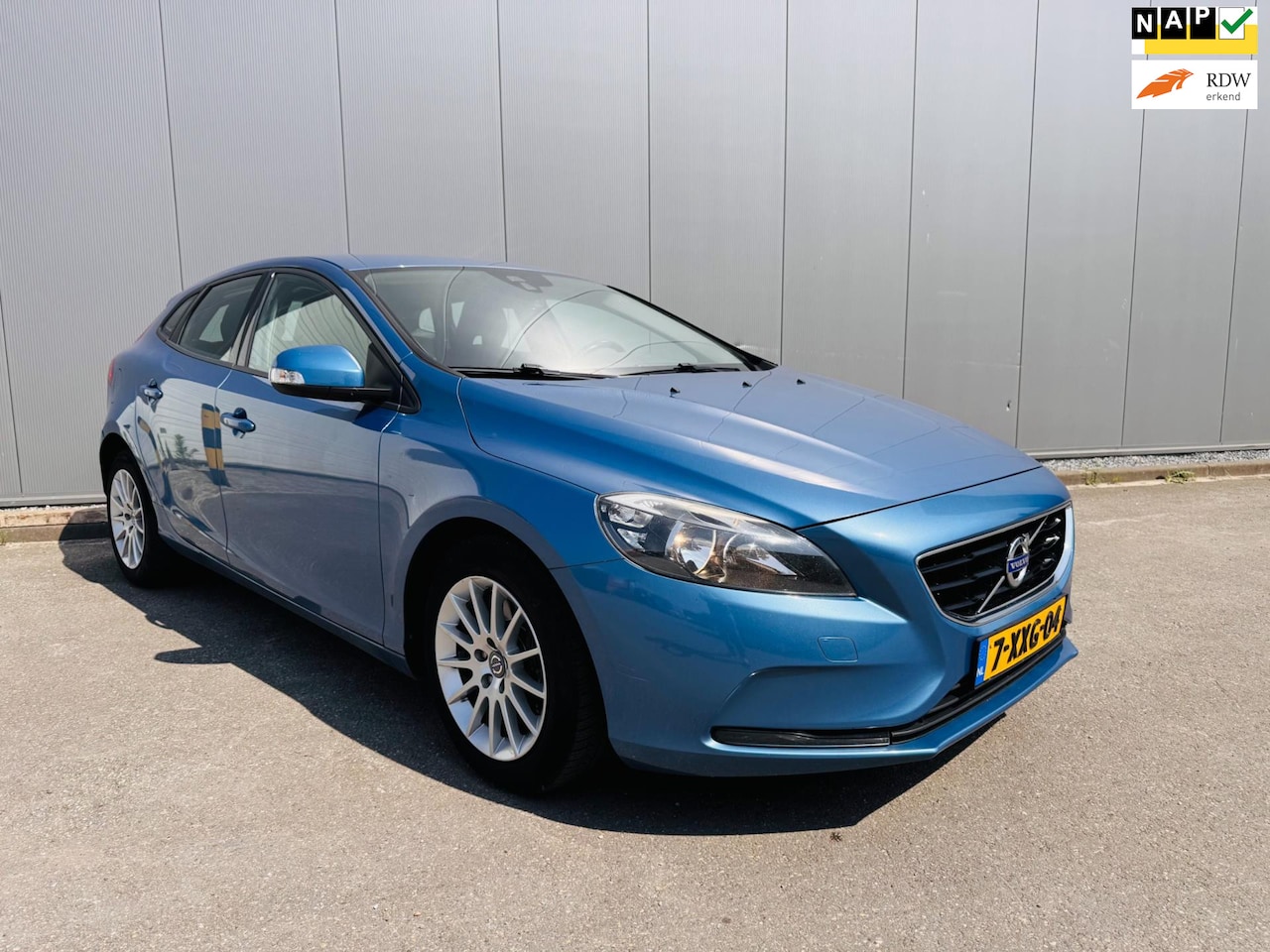 Volvo V40 - 2.0 D4 Momentum Business 2.0 D4 Momentum Business - AutoWereld.nl