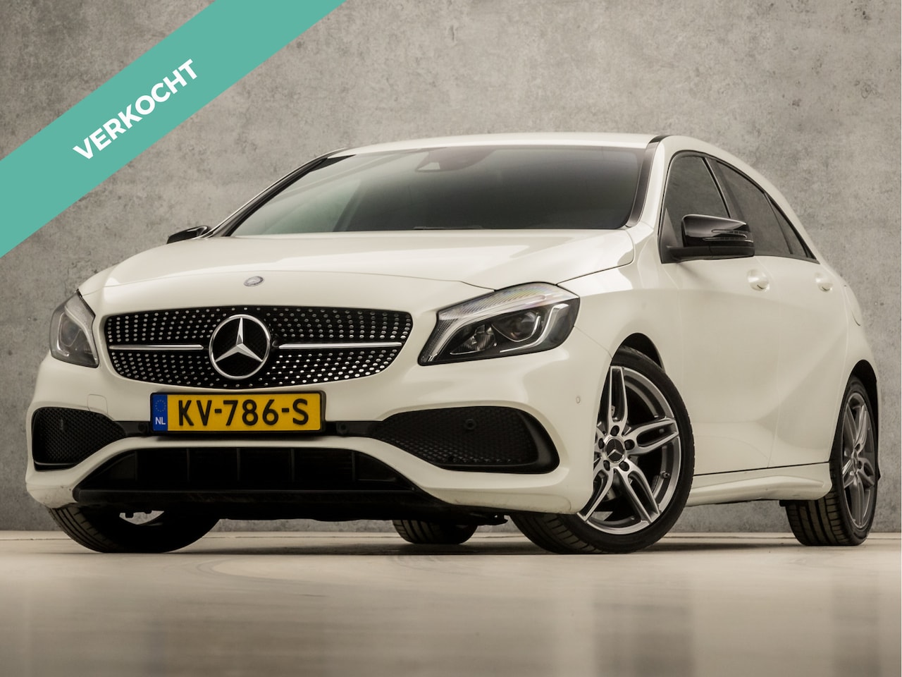 Mercedes-Benz A-klasse - 180 AMG Sport Automaat (NAVIGATIE, CAMERA, LEDER/ALCANTARA, STOELVERWARMING, GETINT GLAS, - AutoWereld.nl