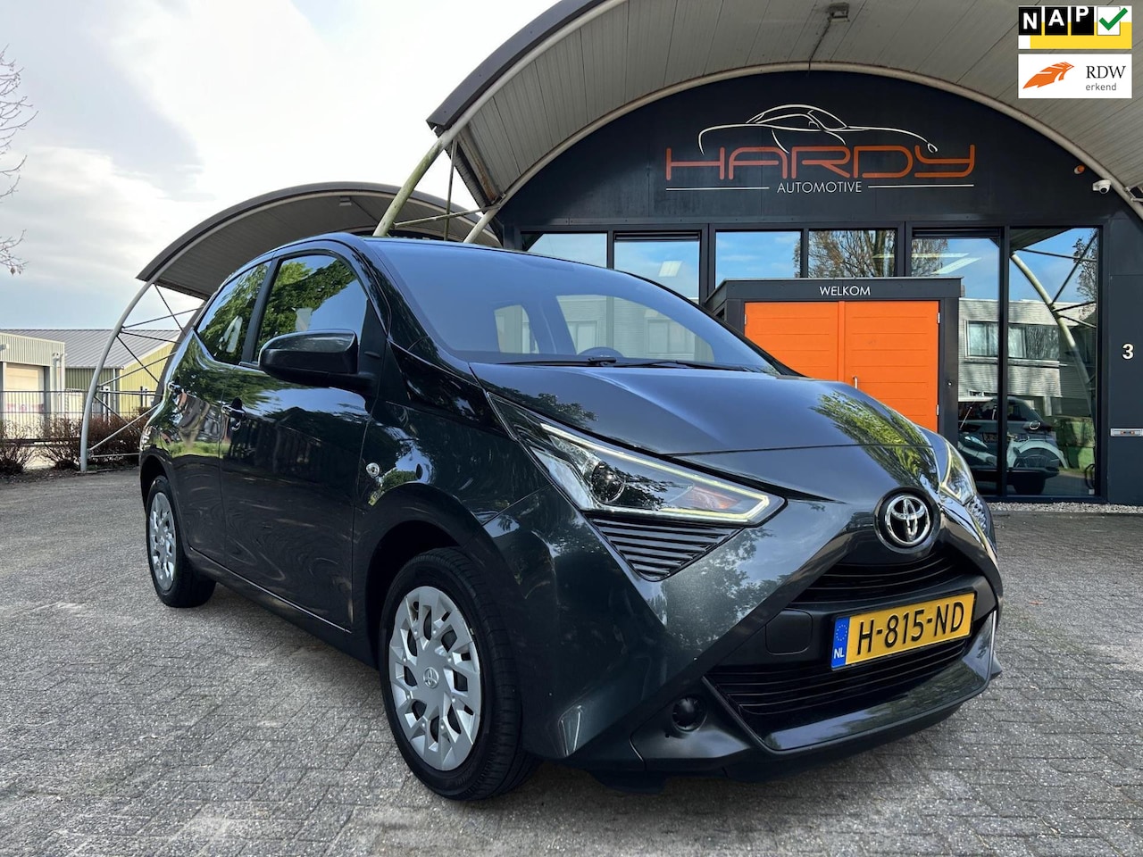 Toyota Aygo - 1.0 VVT-i x-play Apple Carplay Camera NW Model - AutoWereld.nl