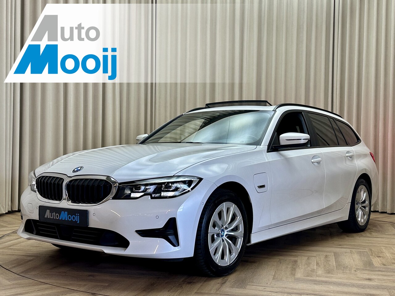 BMW 3-serie Touring - 320e *Sport-Line* Panoramadak / Leder / Stoelverwarming / Apple Carplay / Elek. Trekhaak / - AutoWereld.nl