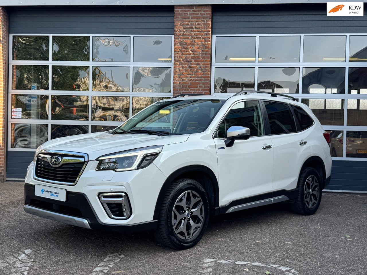Subaru Forester - 2.0i e-BOXER Luxury 2.0i e-BOXER Luxury , camera, Stoelverw, el. stoelen + mem, keyless, 1/2 leder - AutoWereld.nl