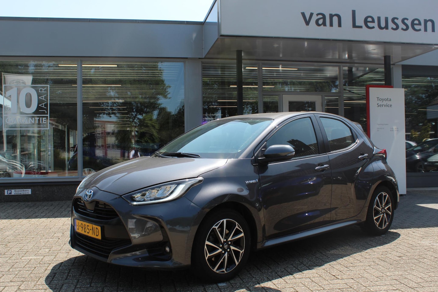 Toyota Yaris - 1.5 Hybrid FIRST EDITION LED KEYLESS AD-CRUISE LM-VELGEN APPLE/ANDROID CAMERA NAVI - AutoWereld.nl