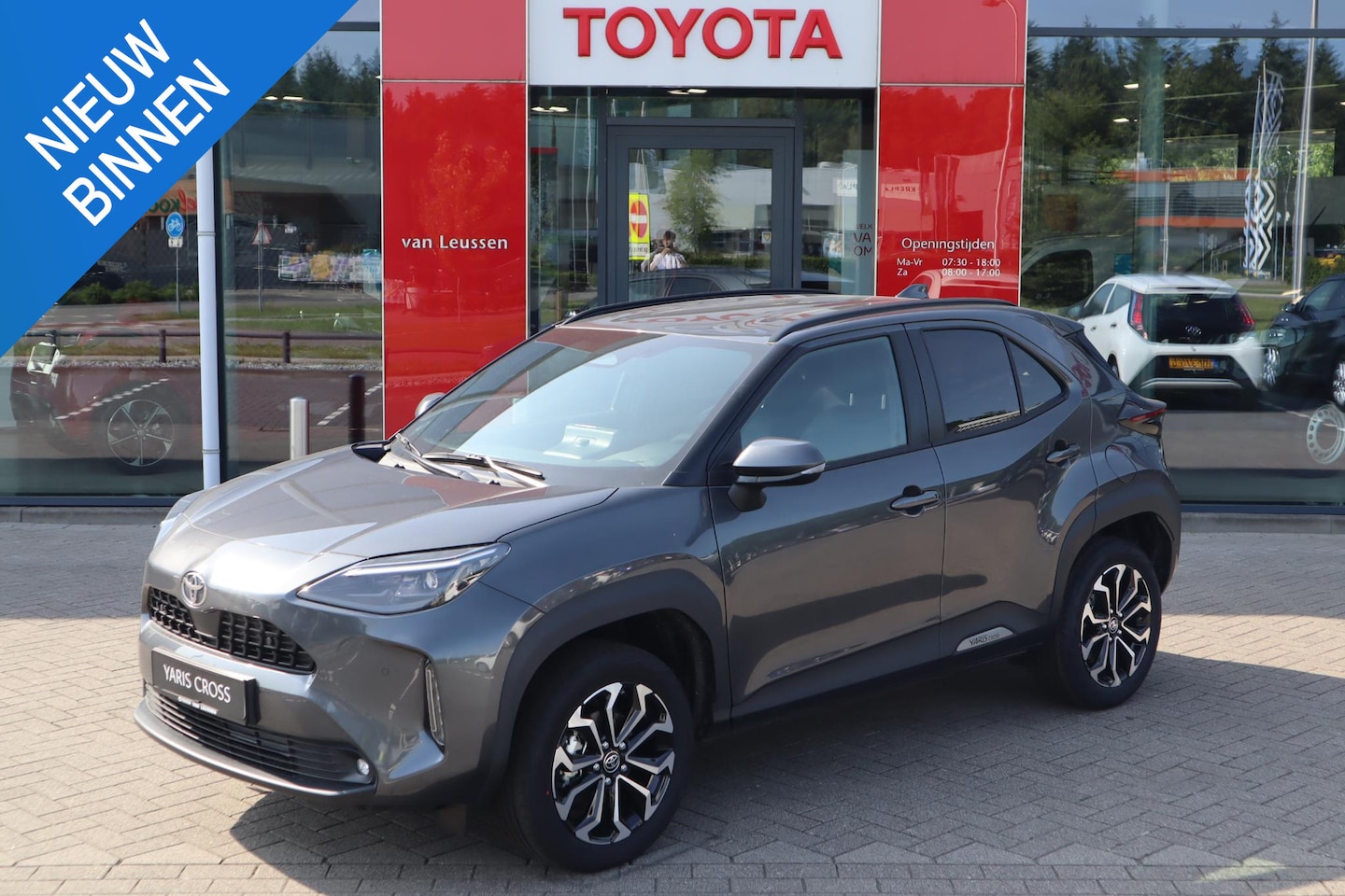 Toyota Yaris Cross - 1.5 Hybrid 115 Dynamic APPLE/ANDROID STOEL/STUUR/VOORRUIT VERWARM. PARK-SENSOREN KEYLESS - AutoWereld.nl