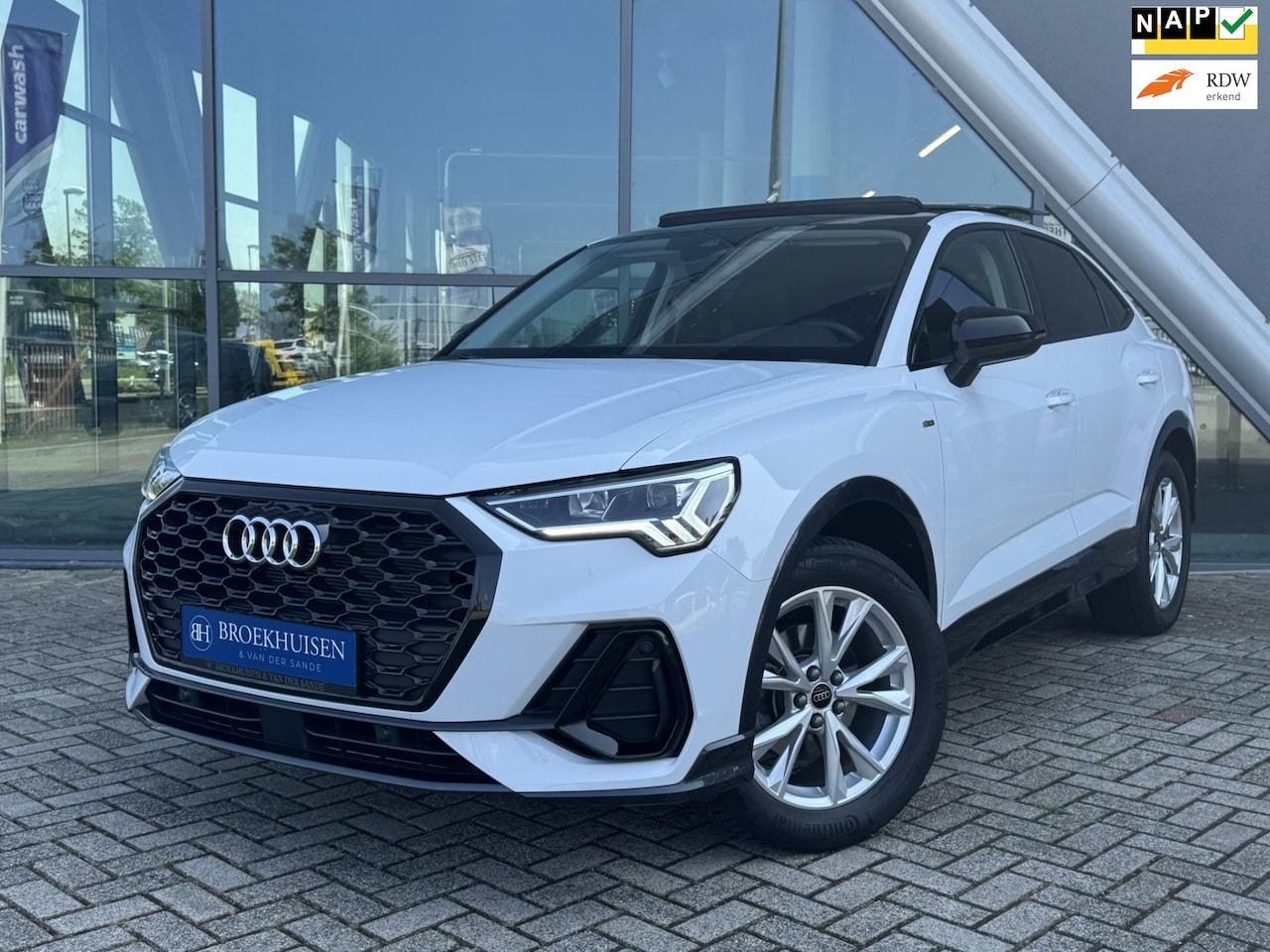 Audi Q3 Sportback - 35 TFSI S-Line BLACK Edition 150pk Panoramadak / Camera / Stoelverwarming / Leder - AutoWereld.nl