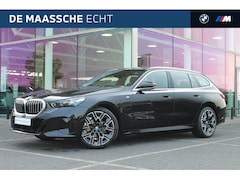 BMW 5-serie Touring - 530e xDrive M Sport Automaat / Panoramadak / Trekhaak / Parking Assistant Professional / A