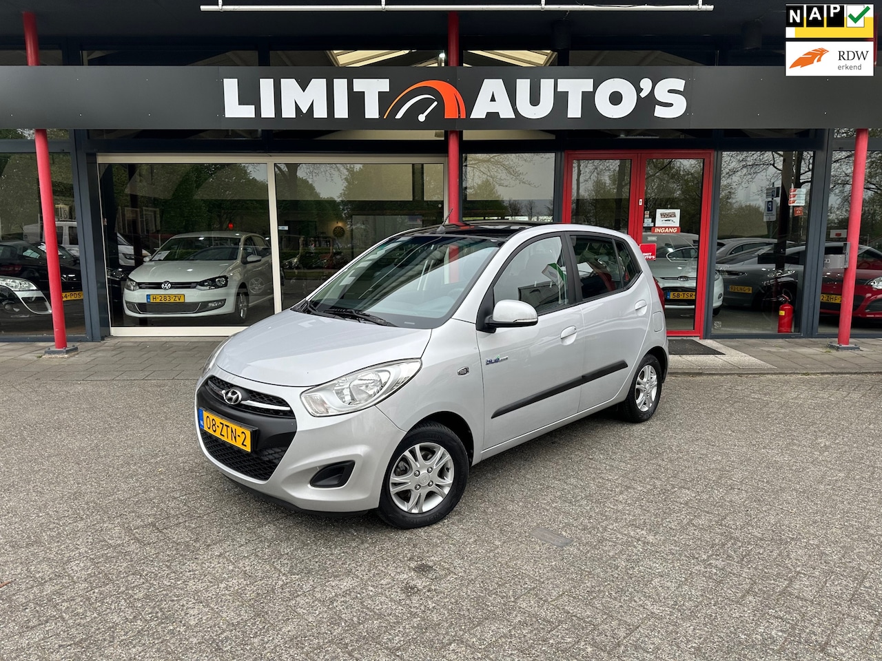 Hyundai i10 - 1.0 Black pack Airco/Nw.koppeling/El.ramen/Lmv/Aux/Nap/Apk - AutoWereld.nl