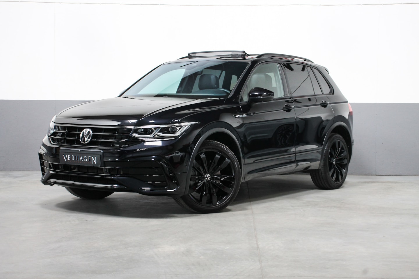 Volkswagen Tiguan - 2.0 TSI 245pk R-line Black Style Pano Leer - AutoWereld.nl
