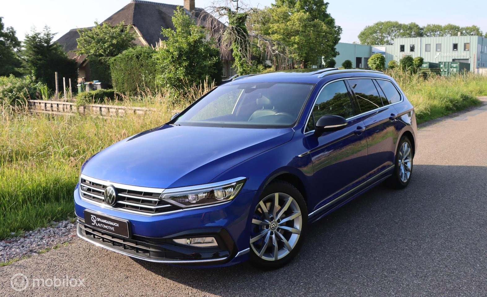 Volkswagen Passat Variant - 2.0 TSI 4Motion / R-Line / Pano - AutoWereld.nl
