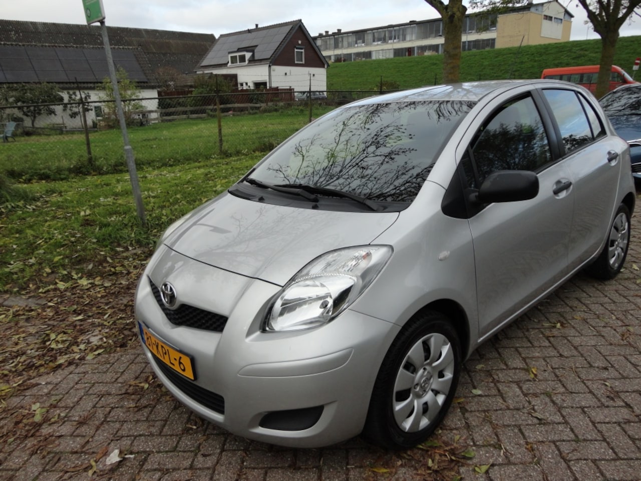 Toyota Yaris - 1.3 VVTi Comfort 6bak Nw Apk. - AutoWereld.nl