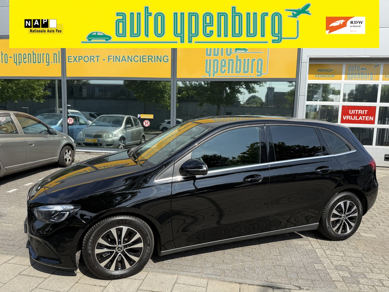 Mercedes-Benz B-klasse - 180 Star Edition Automaat * 6.708 Km * Navi * Led * Leder / Stof * - AutoWereld.nl