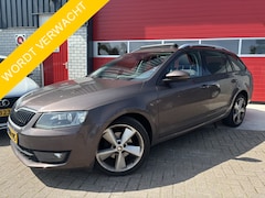 Skoda Octavia Combi - 1.4 TSI 140PK Greentech Ambition TREKHAAK / PANORAMADAK / XENON / STOELVERW / NAVI / CLIMA