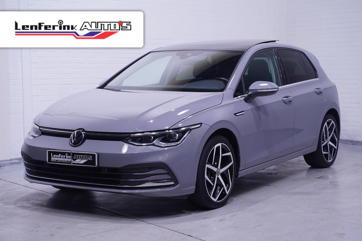 Volkswagen Golf - 1.5 eTSI Style Panodak Led matrix Apple Carplay Winterpakket Sideassist Memory sportstoele - AutoWereld.nl