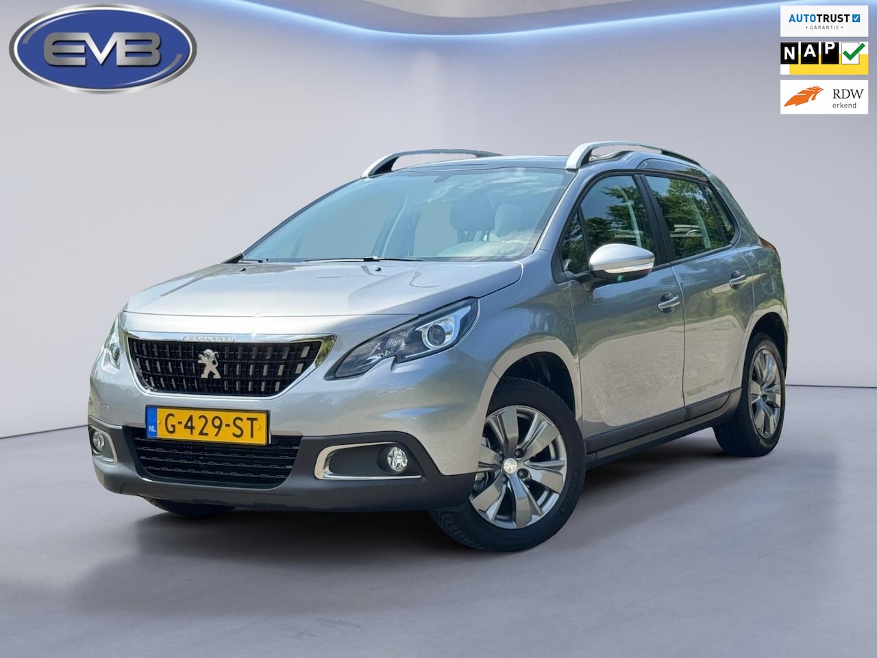 Peugeot 2008 - 1.2 PureTech AUTOMAAT Blue Lion, let op 6212 km, panoramadak,1e eigenaar,NL auto met nap - AutoWereld.nl
