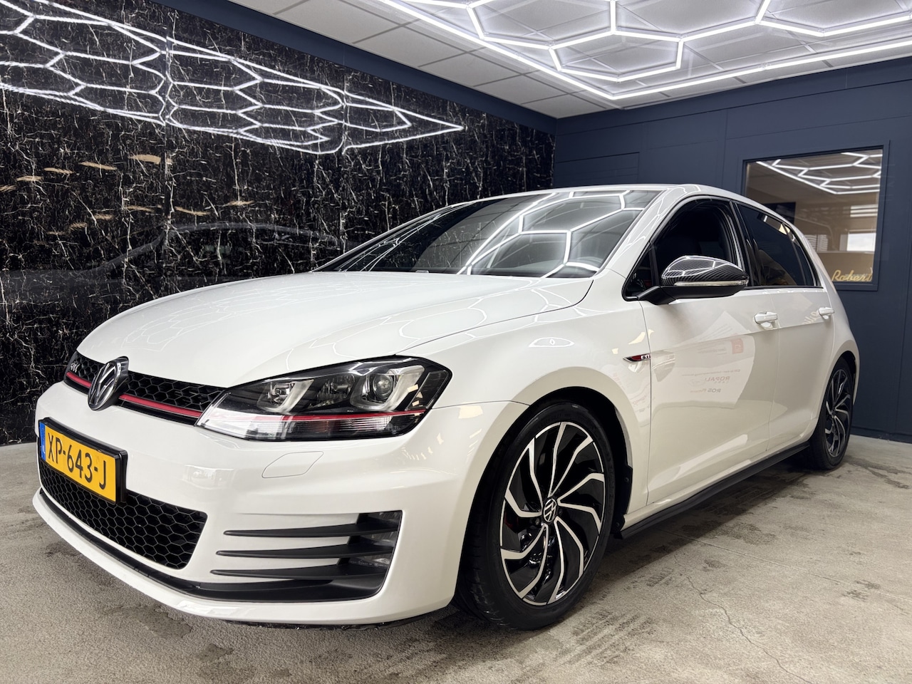 Volkswagen Golf - 2.0 GTI 2.0 GTI 220 PK - AutoWereld.nl