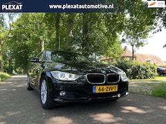 BMW 3-serie - 320i Upgrade Edition Aut | Xenon | Stoelverwarming | Slechts 129.000KM | Luxe Leder | Trek
