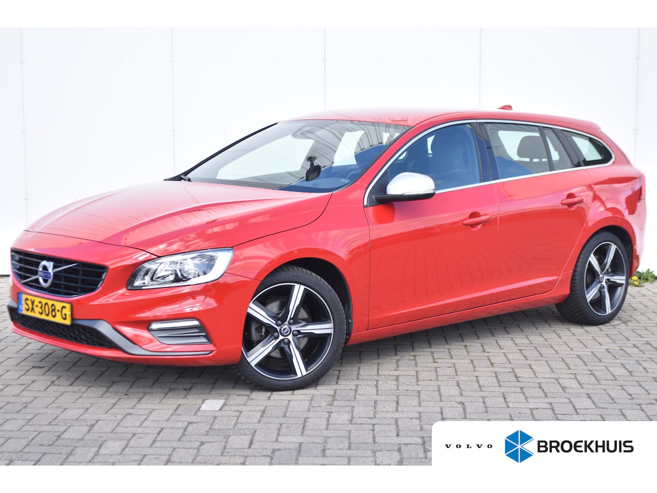Volvo V60 - T4 190PK R-Design | Trekhaak | PassionRed | Standkachel | AllSeason | Camera | DealerOH! | - AutoWereld.nl