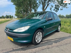Peugeot 206 - 1.1 XR|stuurbekrachting|nw distributie
