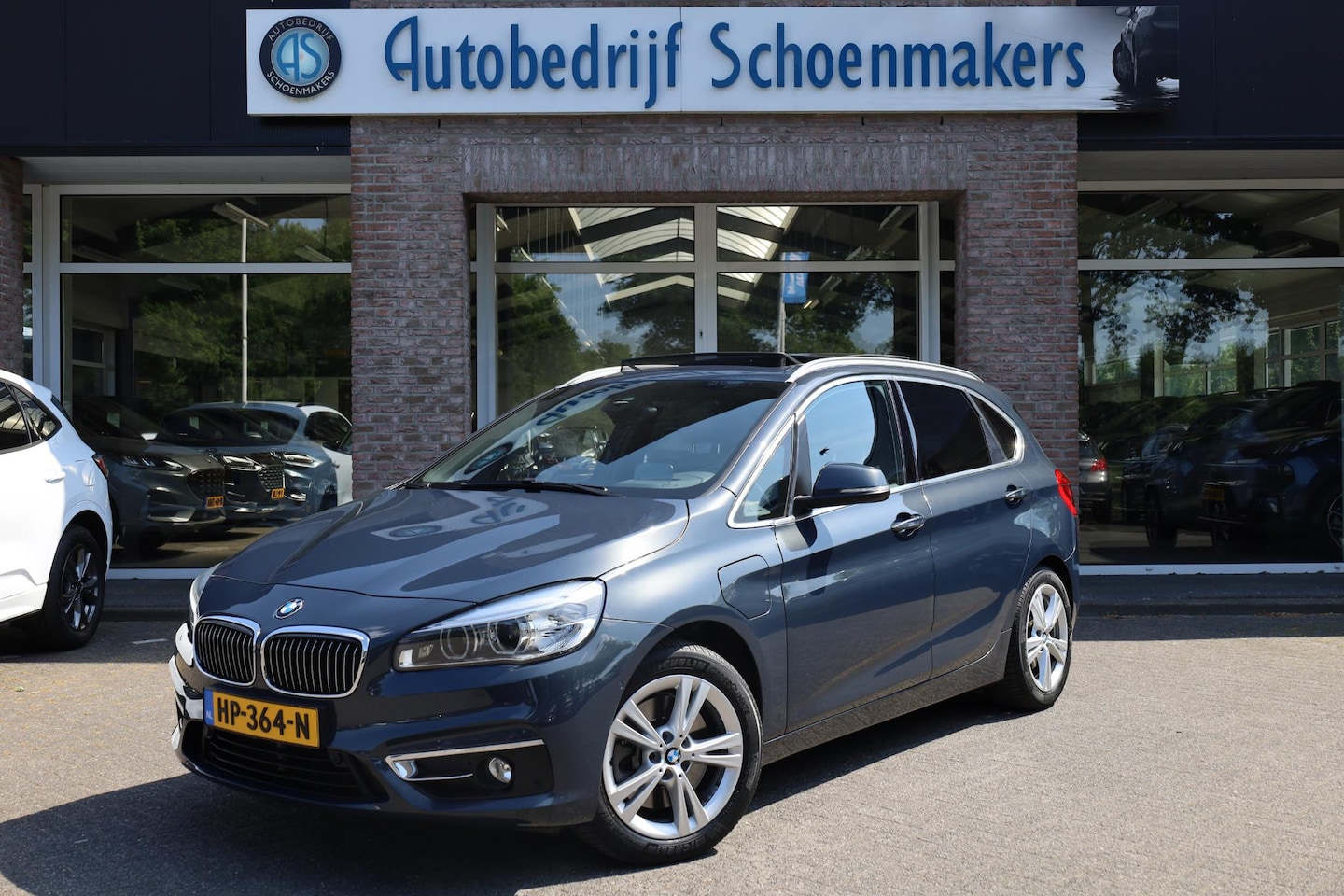 BMW 2-serie Active Tourer - 225xe Centennial High Executive HUD LEER TREKHAAK-AFN NAP PANO CLIMATE STOELVERW 17''LMV 2 - AutoWereld.nl