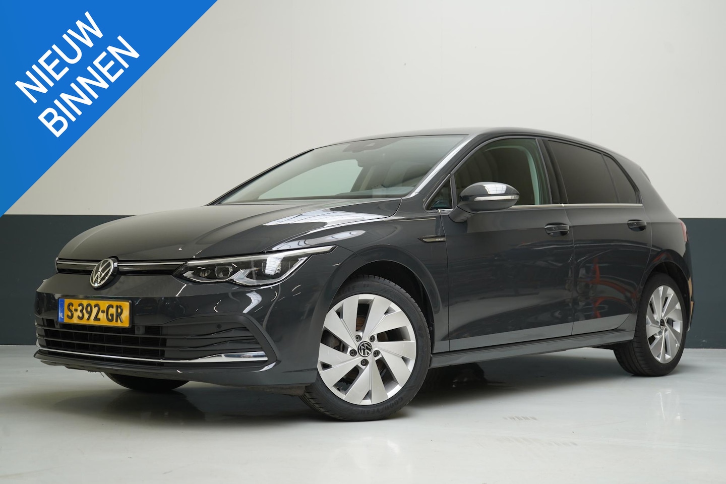 Volkswagen Golf - 1.5 eTSI 150pk Style Automaat | Navigatie | Parkeersensoren | - AutoWereld.nl